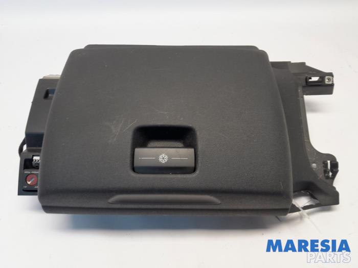 Begagnade Handskfack Citroen C4 Grand Picasso (UA) 2.0 16V Autom. Pris € 35,00 Marginaltabell erbjuds av Maresia Parts