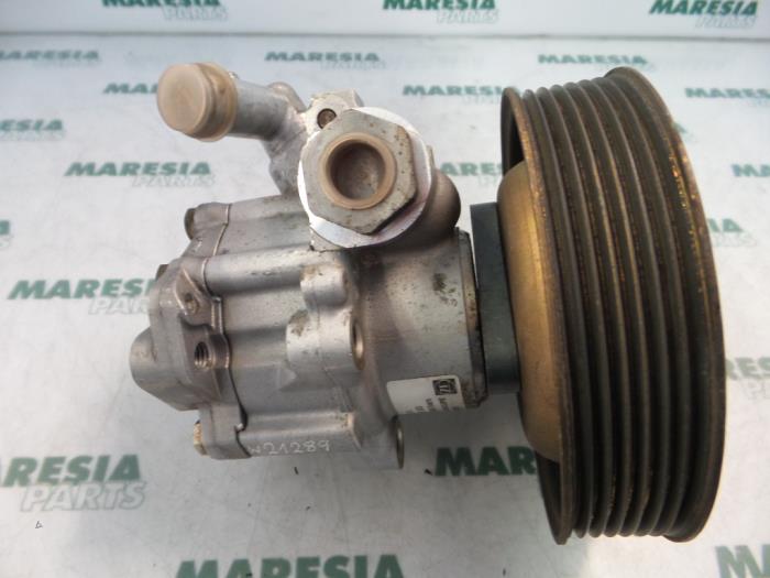 Usagé Pompe de direction Lancia Dedra 1.8 GT 16V VVT Prix € 50,00 Règlement à la marge proposé par Maresia Parts