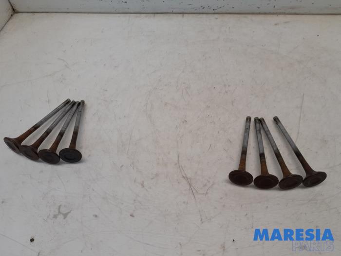 Gebrauchte Auspuffventil Peugeot Expert (V1/VA/VB/VE/VF/VT/VY) 2.0 Blue HDi 120 16V Preis € 48,40 Mit Mehrwertsteuer angeboten von Maresia Parts