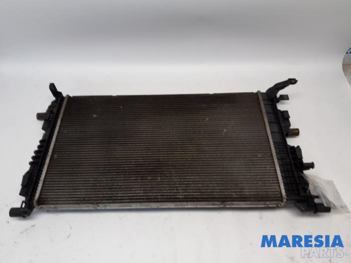 Usagé Radiateur Renault Megane III Coupe (DZ) 1.4 16V TCe 130 Prix € 35,00 Règlement à la marge proposé par Maresia Parts