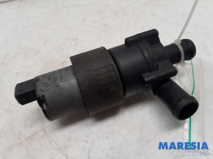 Begagnade Vattenpump Renault Grand Scénic II (JM) 2.0 16V Turbo Pris € 50,00 Marginaltabell erbjuds av Maresia Parts