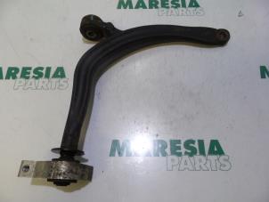 Used Front lower wishbone, right Citroen C5 I Break (DE) 1.8 16V Price € 20,00 Margin scheme offered by Maresia Parts