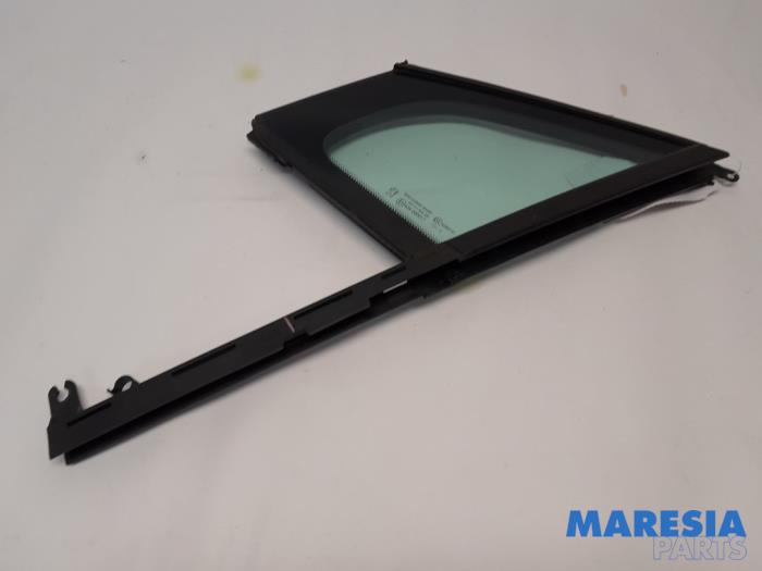 Usados Ventanilla triangular izquierda delante Peugeot 5008 I (0A/0E) 1.6 THP 16V Precio € 30,00 Norma de margen ofrecido por Maresia Parts