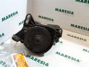 Used Power steering pump Renault Express/Rapid/Extra Price € 35,00 Margin scheme offered by Maresia Parts