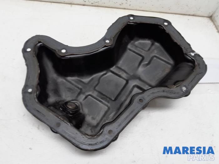 Usagé Couvercle carter Renault Clio IV (5R) 1.2 TCE 16V GT EDC Prix € 35,00 Règlement à la marge proposé par Maresia Parts