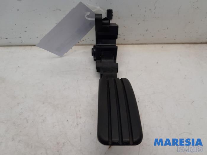Begagnade Gaspedalsensor Renault Megane III Coupe (DZ) 1.4 16V TCe 130 Pris € 45,00 Marginaltabell erbjuds av Maresia Parts