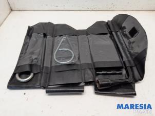 Gebrauchte Radmutternschlüssel Peugeot 5008 I (0A/0E) 1.6 THP 16V Preis € 35,00 Margenregelung angeboten von Maresia Parts