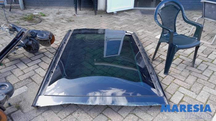 Używane Dach panoramiczny Peugeot 5008 I (0A/0E) 1.6 THP 16V Cena € 315,00 Procedura marży oferowane przez Maresia Parts