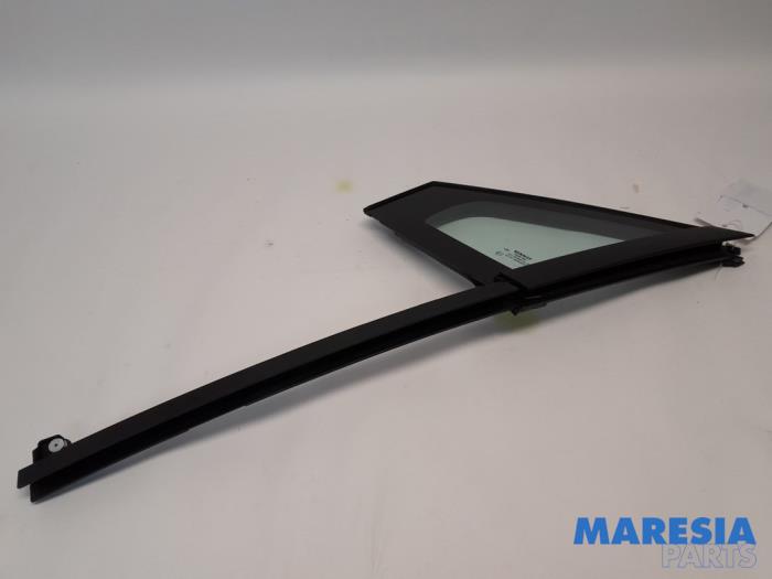 Usados Ventanilla triangular izquierda delante Renault Clio IV Estate/Grandtour (7R) 0.9 Energy TCE 90 12V Precio € 40,00 Norma de margen ofrecido por Maresia Parts