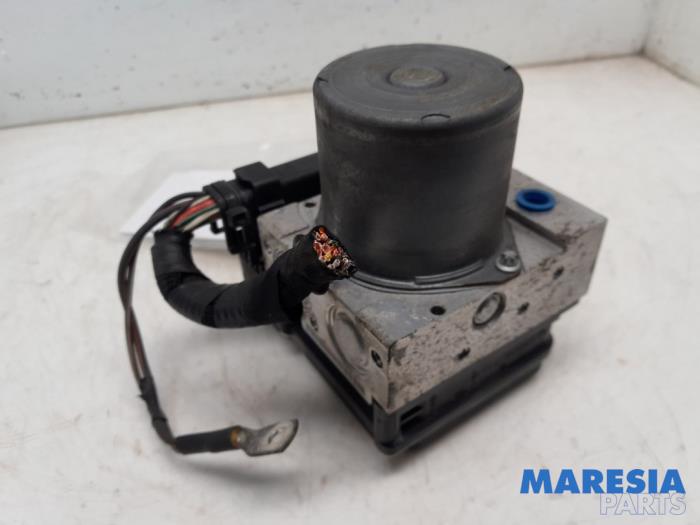 Gebrauchte ABS Pumpe Renault Grand Scénic II (JM) 2.0 16V Turbo Preis € 75,00 Margenregelung angeboten von Maresia Parts