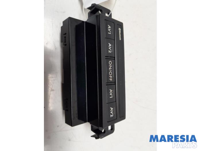 Używane Odtwarzacz DVD Peugeot 5008 I (0A/0E) 1.6 THP 16V Cena € 65,00 Procedura marży oferowane przez Maresia Parts