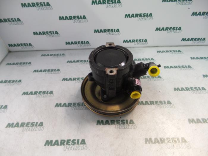 Power steering pump from a Lancia Delta (836) 1.6 16V HPE 1997