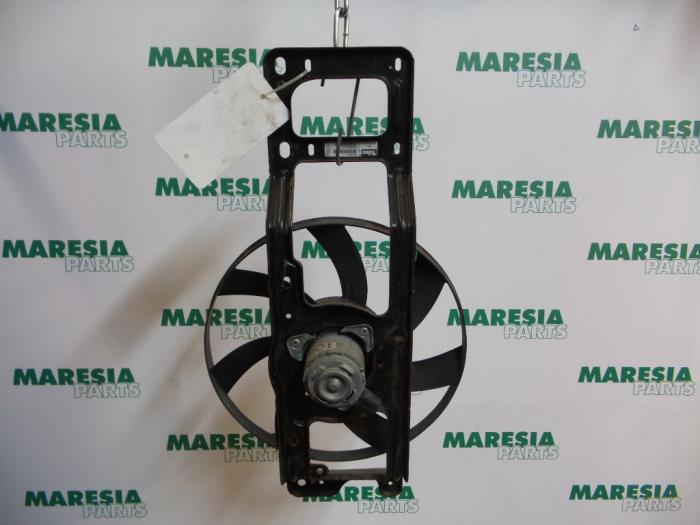Używane Silnik wentylatora Renault Clio II (BB/CB) 1.2 16V Cena € 29,95 Procedura marży oferowane przez Maresia Parts