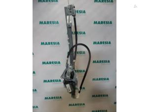 Used Window mechanism 2-door, front right Fiat Scudo (220Z) 2.0 JTD 16V Price € 60,50 Inclusive VAT offered by Maresia Parts