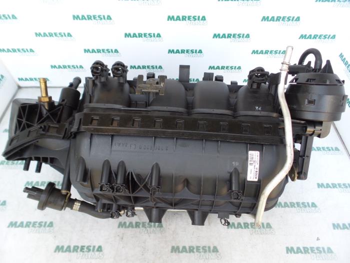 Używane Kolektor dolotowy Alfa Romeo 166 2.0 Twin Spark 16V Cena € 50,00 Procedura marży oferowane przez Maresia Parts