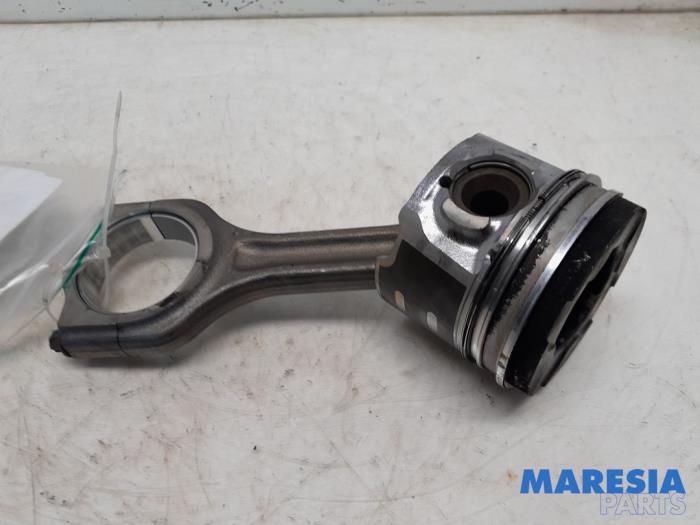Używane Korbowód Peugeot Partner (GC/GF/GG/GJ/GK) 1.6 HDI 75 16V Cena € 54,45 Z VAT oferowane przez Maresia Parts