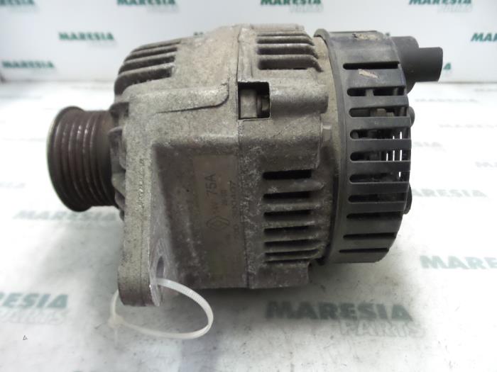 Dynamo van een Renault Master II (FD/HD) 2.8 dTi T35 2000