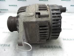 Dynamo van een Renault Master II (FD/HD) 2.8 dTi T35 2000