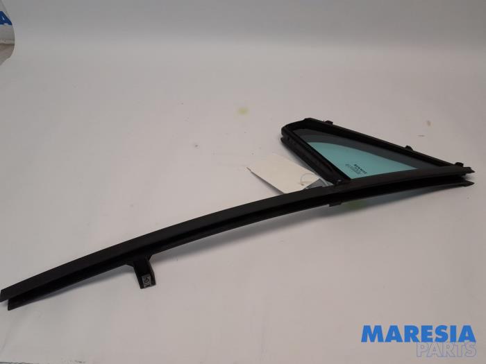 Usados Ventanilla triangular izquierda delante Renault Zoé (AG) R90 Precio € 60,00 Norma de margen ofrecido por Maresia Parts