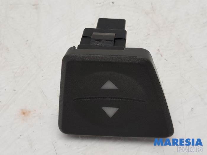 Usados Interruptor de ventanilla eléctrica Fiat Panda (169) 1.4 16V Precio € 12,50 Norma de margen ofrecido por Maresia Parts