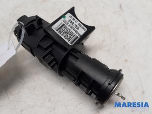 Begagnade Tändningslås + nyckel Fiat Panda (169) 1.4 16V Pris € 35,00 Marginaltabell erbjuds av Maresia Parts