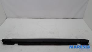 Usagé Jupe gauche Fiat Panda (169) 1.4 16V Prix € 75,00 Règlement à la marge proposé par Maresia Parts