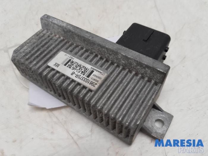 Begagnade Relä Renault Zoé (AG) R90 Pris € 35,00 Marginaltabell erbjuds av Maresia Parts