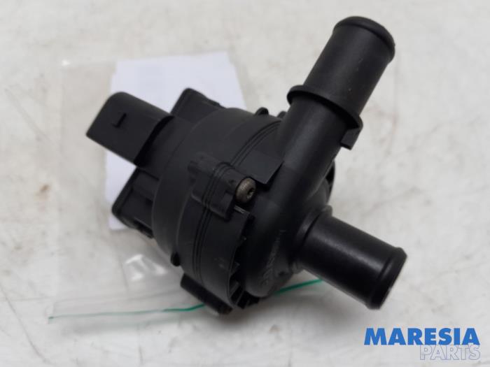 Begagnade Vattenpump Renault Megane III Grandtour (KZ) 1.4 16V TCe 130 Pris € 25,00 Marginaltabell erbjuds av Maresia Parts