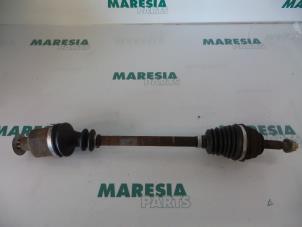 Used Front drive shaft, right Renault Express Price € 60,50 Inclusive VAT offered by Maresia Parts