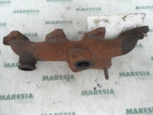 Used Exhaust manifold Renault Grand Scénic II (JM) 1.5 dCi 100 Price € 50,00 Margin scheme offered by Maresia Parts