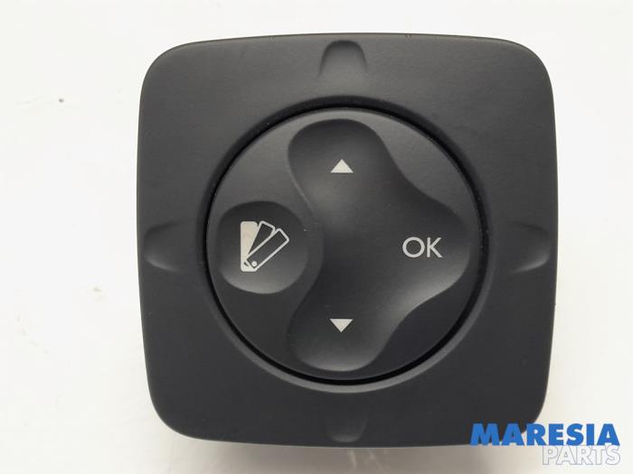 Used On-board computer controller Renault Grand Scénic III (JZ) 1.4 16V TCe 130 Price € 15,00 Margin scheme offered by Maresia Parts