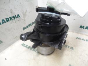 Used Fuel filter housing Peugeot 307 CC (3B) 2.0 HDIF 16V Price € 50,00 Margin scheme offered by Maresia Parts