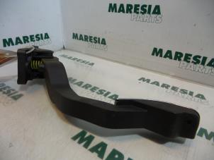 Używane Czujnik polozenia pedalu gazu Peugeot 206 (2A/C/H/J/S) 1.4 16V Cena € 40,00 Procedura marży oferowane przez Maresia Parts