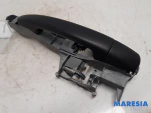 Gebrauchte Türgriff 2-türig rechts Peugeot 208 I (CA/CC/CK/CL) 1.0 Vti 12V PureTech Preis € 25,00 Margenregelung angeboten von Maresia Parts