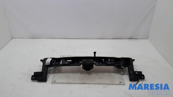 Begagnade Front Peugeot 5008 I (0A/0E) 1.6 VTI 16V Pris € 35,00 Marginaltabell erbjuds av Maresia Parts