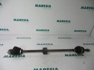 Usagé Arbre de transmission avant droit Lancia Delta (836) 1.6 i.e. 16V Prix € 35,00 Règlement à la marge proposé par Maresia Parts