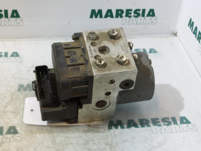 Begagnade ABS-pump Alfa Romeo 146 (930B) 1.6 Twin Spark 16V Pris € 75,00 Marginaltabell erbjuds av Maresia Parts