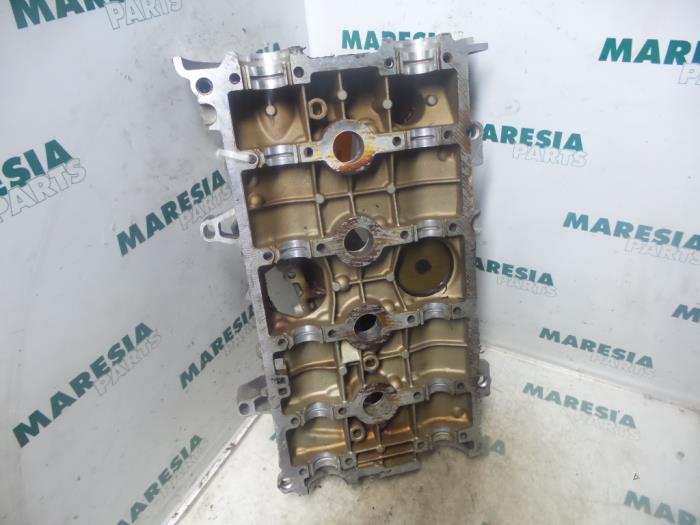 Ventildeckel van een Renault Megane (BA) 1.6 16V 2000