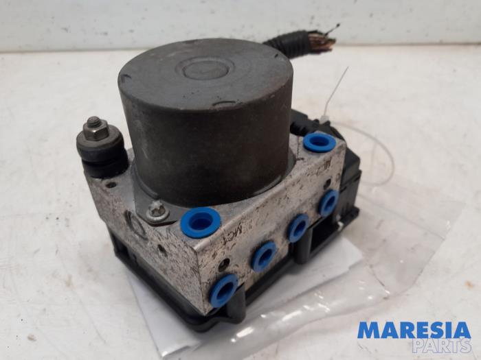 Begagnade ABS-pump Peugeot 107 1.0 12V Pris € 25,00 Marginaltabell erbjuds av Maresia Parts
