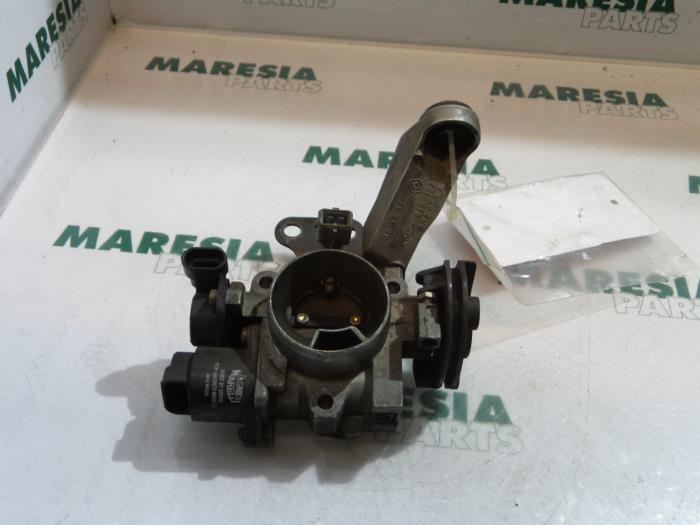 Usagé Boitier papillon Renault Clio (B/C57/357/557/577) 1.2 Eco Kat. Prix € 50,00 Règlement à la marge proposé par Maresia Parts
