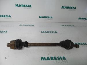 Used Front drive shaft, right Renault Megane Coupé (DA) 1.6i Price € 35,00 Margin scheme offered by Maresia Parts