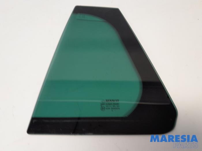 Usados Ventanilla triangular izquierda detrás Renault Megane III Grandtour (KZ) 1.4 16V TCe 130 Precio € 65,00 Norma de margen ofrecido por Maresia Parts