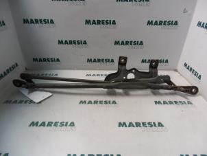Używane Mechanizm wycieraczki Alfa Romeo 145 (930A) 1.4 ie Cena € 25,00 Procedura marży oferowane przez Maresia Parts