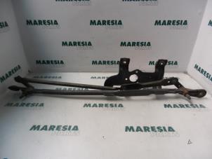 Używane Mechanizm wycieraczki Alfa Romeo 146 (930B) 1.6 Twin Spark 16V Cena € 25,00 Procedura marży oferowane przez Maresia Parts