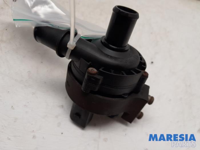 Usagé Pompe à eau Renault Grand Scénic III (JZ) 1.4 16V TCe 130 Prix € 25,00 Règlement à la marge proposé par Maresia Parts