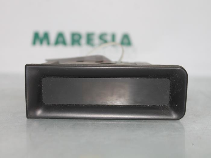 Begagnade Innerdisplay Peugeot 406 Break (8E/F) 2.0 16V Pris € 40,00 Marginaltabell erbjuds av Maresia Parts