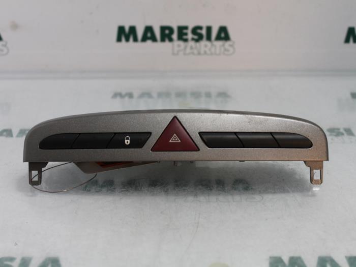 Begagnade Innerdisplay Peugeot 308 (4A/C) 1.6 VTI 16V Pris € 30,00 Marginaltabell erbjuds av Maresia Parts