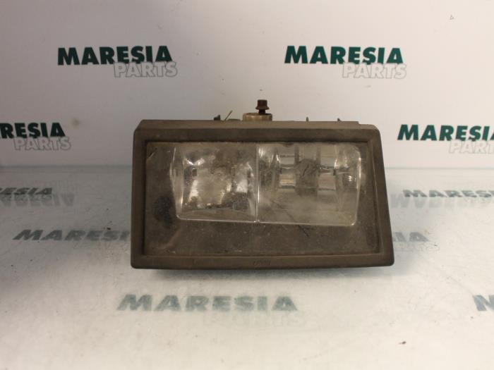 Fog light, front right from a Fiat Croma 1991