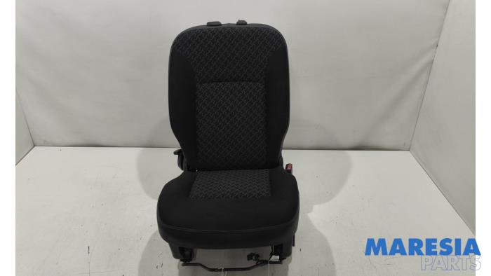 Używane Fotel prawy Renault Kangoo Express (FW) 1.5 dCi 75 FAP Cena € 90,69 Z VAT oferowane przez Maresia Parts