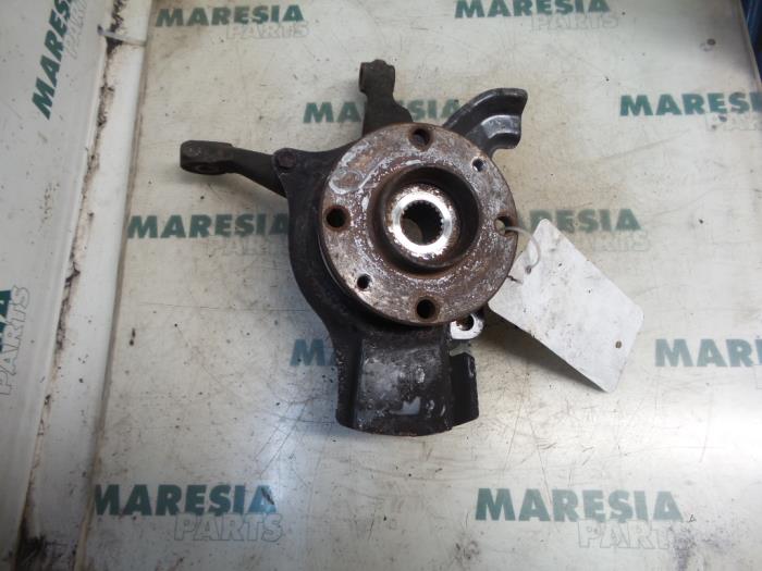 Knuckle, front right from a Fiat Cinquecento 0.9 i.e. S 1997